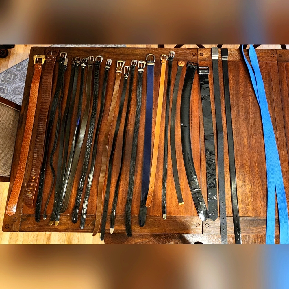 Lot Of 22 Womens /Mens Vintage & Modern Belts.  Great For Poshmark Other Resale